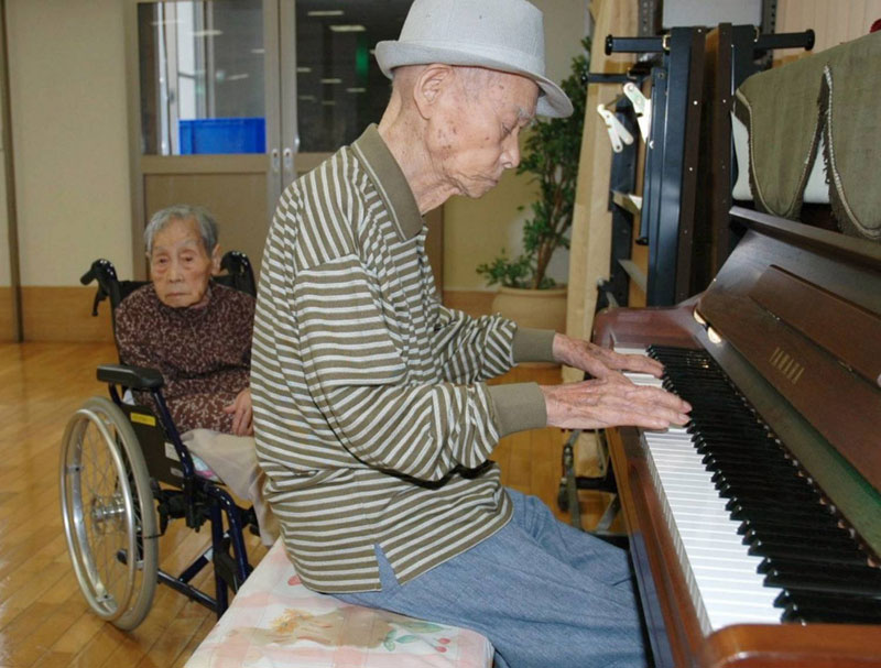 Јапан: Јефтинији поклони за стогодишњаке јер их има превише